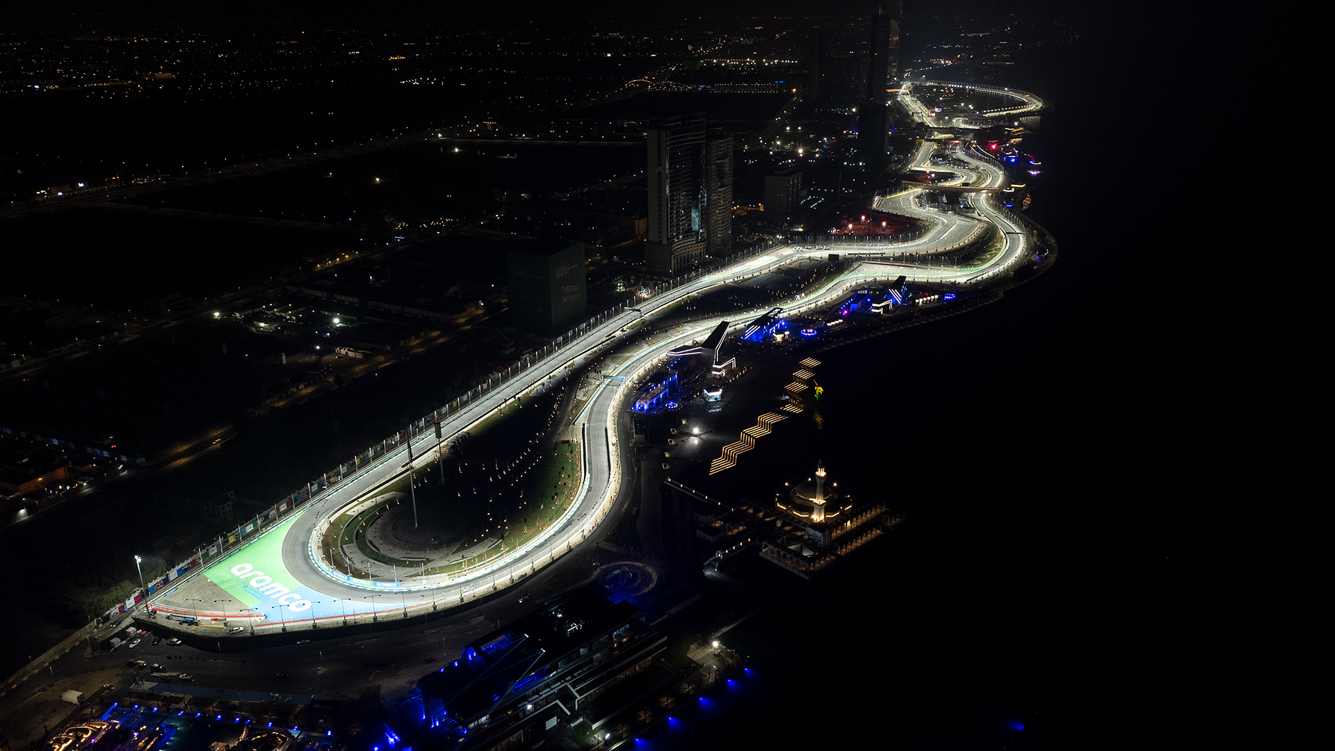 Saudi Automobile and Motorcycle Federation lights the Jeddah Corniche Circuit using TLC for LED technology from Musco Lighting