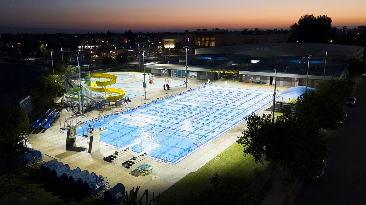 Outdoor swimming pool with 9 lanes