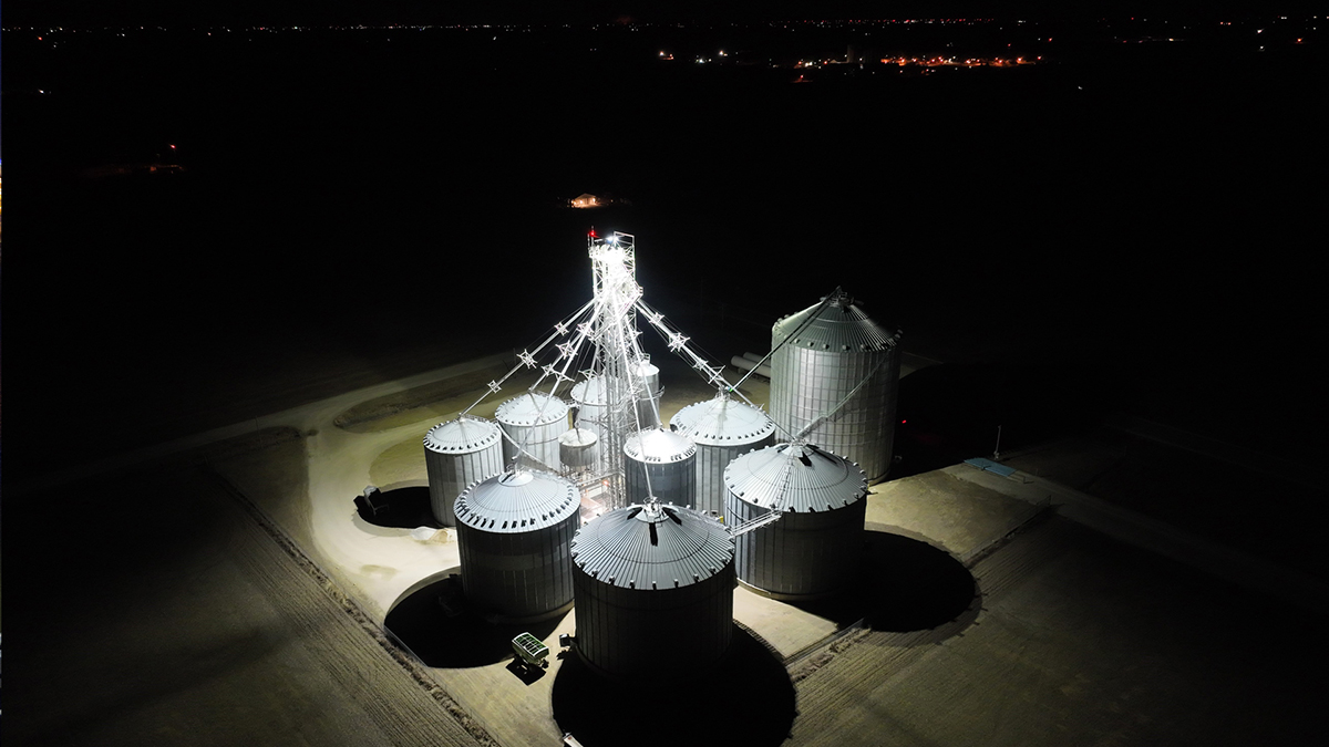 Industrial grain bins
